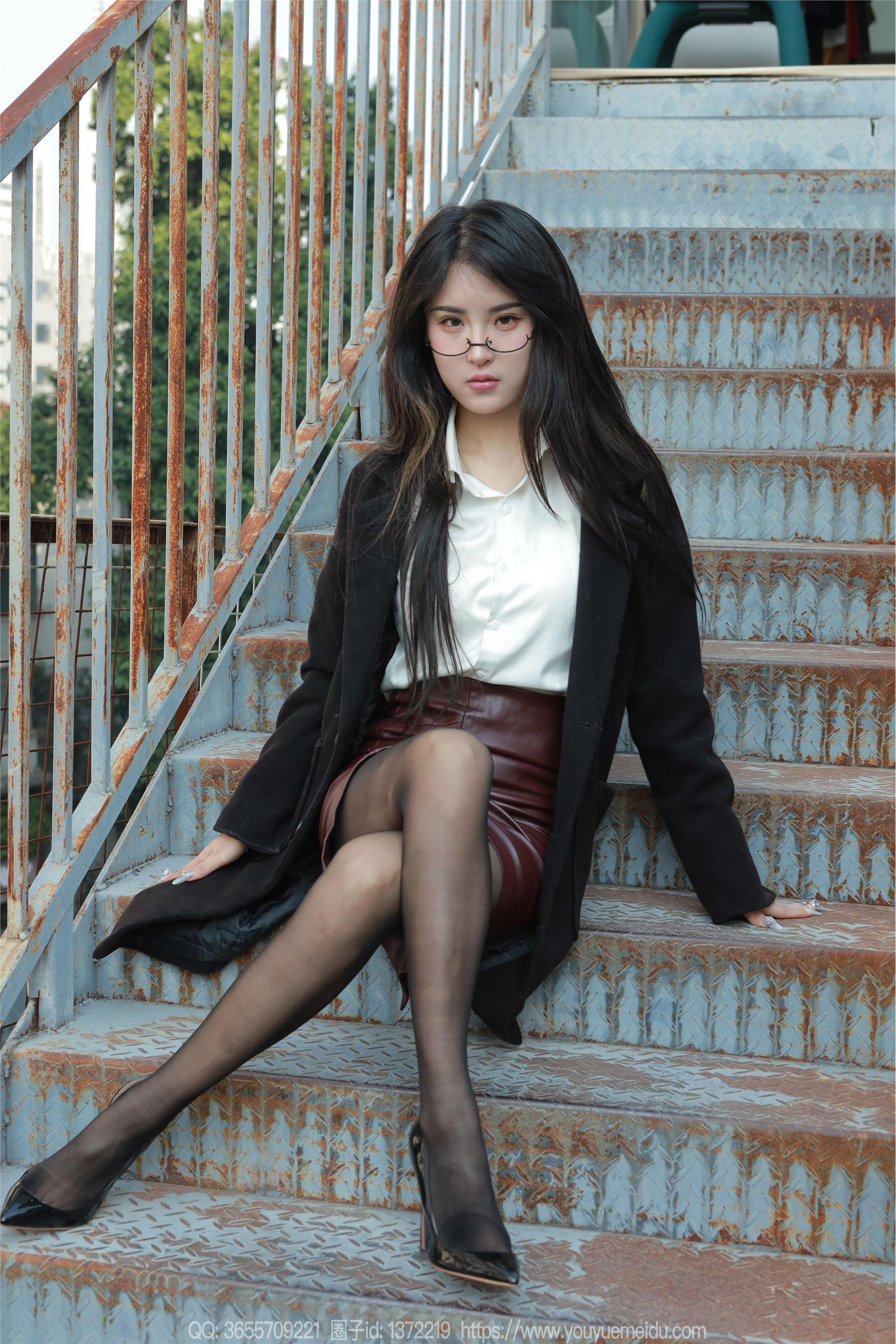 IESS异思趣向  2024.12.22 丝享家 1930 小宝《眼镜美女》